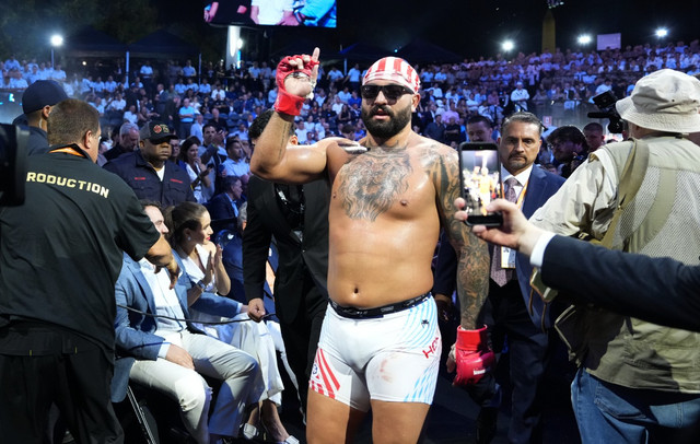 Αντιδράσεις για τις δηλώσεις μαχητή του UFC μετά τη νίκη του στον Λευκό Οίκο: «Η Μισέλ Ομπάμα είναι άντρας, σωστά Αμερική;»