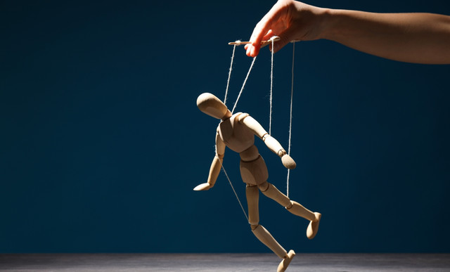 Πώς να ξεφύγετε από τα δεσμά ενός χειριστικού συντρόφου | Υγεία στο PlusTV.gr