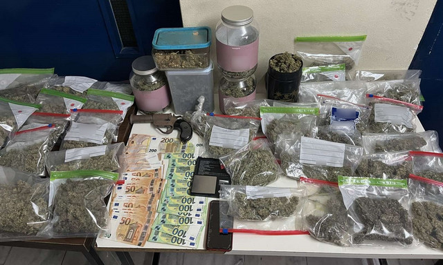 Εντοπισμός πάνω από 6 κιλών κάνναβης σε συνεργείο αυτοκινήτων στη Νέα Χαλκηδόνα με δύο συλλήψεις