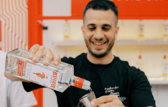Το Beefeater Gin «έντυσε» την Αθήνα στα κόκκινα: Bold & urban-style vibes κατέκλυσαν την πόλη!