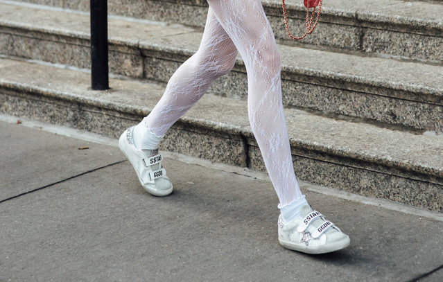Γιατί όλοι έχουν ένα ζευγάρι Golden Goose; Το brand που έκανε τα “φθαρμένα” sneakers πολυτέλεια