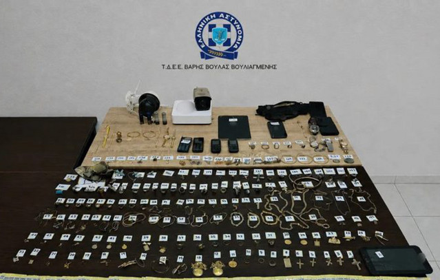 40.000 ευρώ άρπαξαν απατεώνες από ηλικιωμένη στη Βάρη – Προσποιήθηκαν τους υπάλληλους του ΔΕΔΔΗΕ