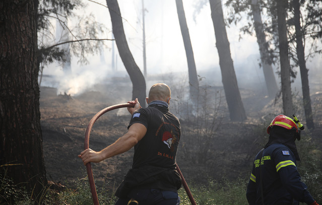 Φωτιά στο Ωραιόκαστρο: Αγνοείται το παιδί του άνδρα που βρέθηκε νεκρός και της γυναίκας εγκαυματία