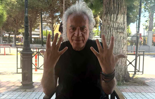 Τάκης Τσουκαλάς: Έγινε παππούς και το ανακοίνωσε με «ερυθρόλευκη» ατάκα – «Αυτά τα 3 δεκάρια μού θυμίζουν Τζιοβάνι, Δεληκάρη, Καραπιάλη»