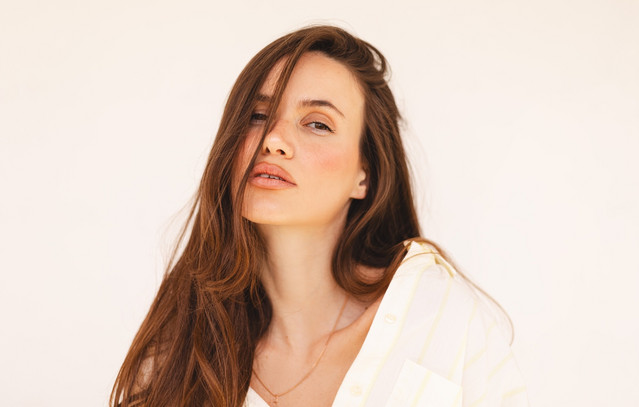 Το πιο sexy wavy look χωρίς ψαλίδι: Έτσι θα πετύχετε φυσικά waves όσο κοιμάστε | Woman στο PlusTV.gr
