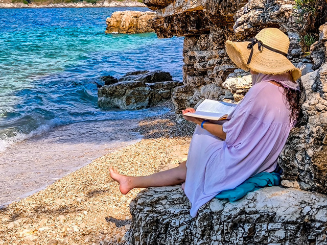 Από τα Πετράλωνα στο Βυζάντιο: Δύο νουβέλες και τρία μυθιστορήματα από Έλληνες συγγραφείς για το καλοκαίρι