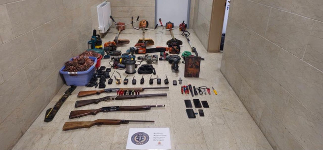 Χειροπέδες σε πρώην πρόεδρο κοινότητας και πυροσβέστη για εμπρησμούς στη Μεσσηνία | Κοινωνία στο PlusTV.gr