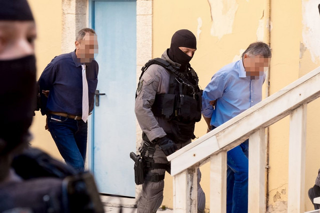 Κύκλωμα διαφθοράς στην Κρήτη: Στον ανακριτή ο ιατροδικαστής και ο καθηγητής Τοξικολογίας – Χρυσός, πλαστές εκθέσεις και δικαστικές διασυνδέσεις