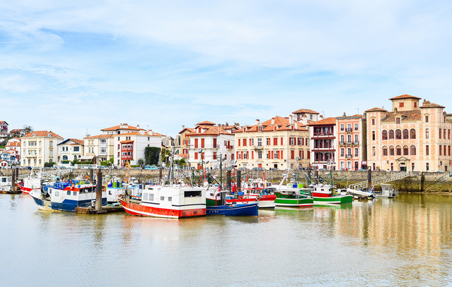 Saint-Jean-de-Luz: Η άγνωστη γωνιά της Γαλλίας που θυμίζει παραμύθι δίπλα στον Ατλαντικό | Ταξίδια στο PlusTV.gr