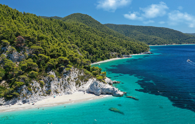 Πώς μια μικρή περιπέτεια σε οδηγεί στον παράδεισο της Σκοπέλου | Ταξίδια στο PlusTV.gr