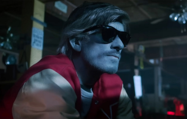 Πέθανε στα 50 του ο γνωστός Γάλλος DJ, Kavinsky – Η ιδιαίτερη περσόνα, η Ferrari Testarossa και η πορεία του στη διεθνή μουσική σκηνή