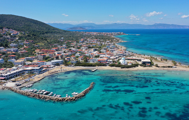 Ένα από τα πιο πράσινα νησιά της Ελλάδας κρύβεται δίπλα στην Αθήνα | Ταξίδια στο PlusTV.gr