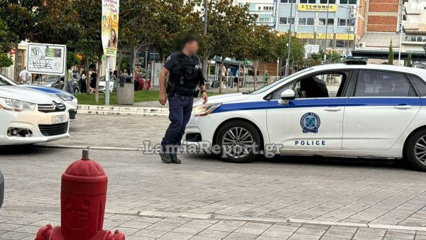 Άγριες συμπλοκές μεταξύ των νεαρών στο κέντρο της Λαμίας | Κοινωνία στο PlusTV.gr