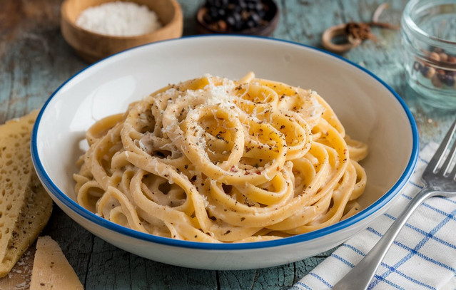 Cacio e Pepe με πεκορίνο και μαύρο πιπέρι | Γεύσεις στο PlusTV.gr