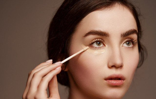 Το οικονομικό concealer που συγκρίνουν με luxury επιλογές – Και κοστίζει λιγότερο από 10€ | Woman στο PlusTV.gr