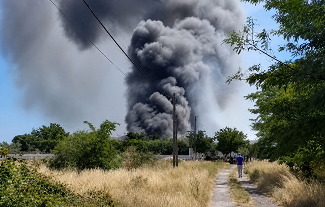Συνελήφθη 70χρονος για τη φωτιά στο Καλοχώρι: Έκαιγε χαρτί για να διώξει σφήκες | Κοινωνία στο PlusTV.gr
