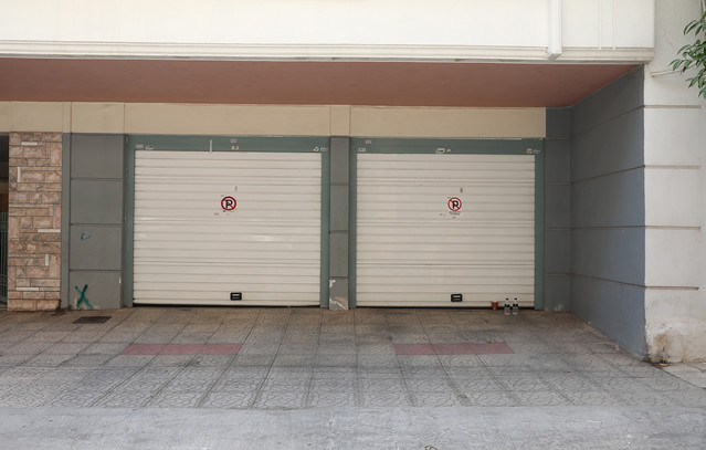 Νεκρό νεαρό ζευγάρι μέσα σε αυτοκίνητο σε γκαράζ πολυκατοικίας στον Πειραιά – Για αναθυμιάσεις κάνει λόγο ο ιατροδικαστής