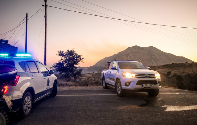 Police impose traffic diversions in West Attica due to wildfire