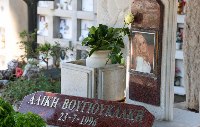 Μνημόσυνο για τα 30 χρόνια από το θάνατο της Αλίκης Βιουγιουκλάκη – Ποιοι πήγαν και η απουσία του γιου της Γιάννη Παπαμιχαήλ