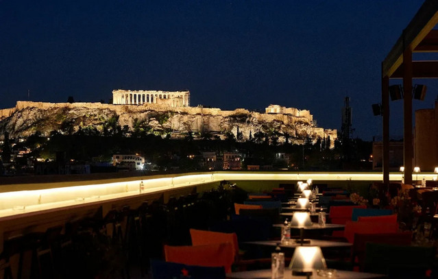 Σε αυτές τις ταράτσες της Αθήνας, η έξοδος για δροσερό κοκτέιλ είναι σκέτη μαγεία | Ψυχαγωγία στο PlusTV.gr