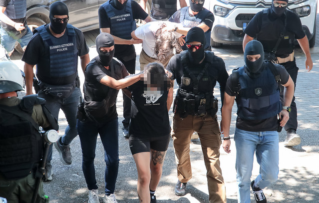 Στο Δικαστικό Μέγαρο Θεσσαλονίκης οι τρεις συλληφθέντες για τη φονική επίθεση με θύμα τη Βάγια Νέστορα