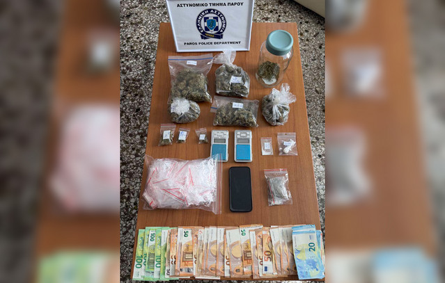 Πάνω από 650 γραμμάρια κάνναβης, κοκαΐνη, δενδρύλλια και χρήματα εντοπίστηκαν από την Αστυνομία της Πάρου