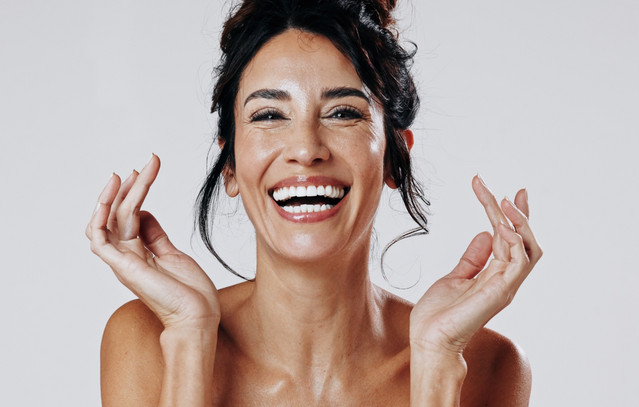 Το primer που αγαπούν οι beauty editors μόλις έγινε ακόμα καλύτερο – Και ναι, θα το θέλετε στο νεσεσέρ σας