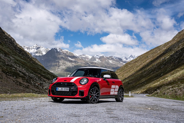 MINI 1965 Victory Edition: Φόρος τιμής στη θρυλική νίκη του 1965 | Auto/Moto στο PlusTV.gr