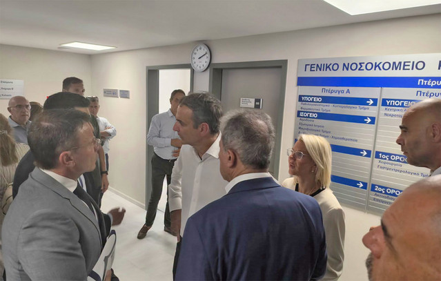 Mitsotakis tours 16 million euro hospital wing in Kozani