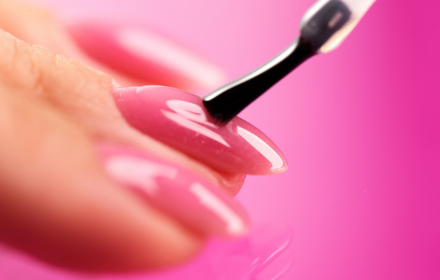 Η Essie κυκλοφόρησε το πιο hot βερνίκι για Jelly nails | Woman στο PlusTV.gr