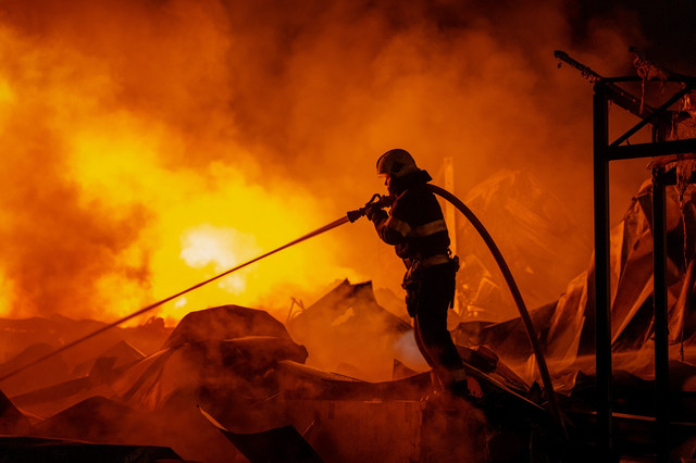 Russian Missiles Strike Kyiv, Spark Fires in Capital