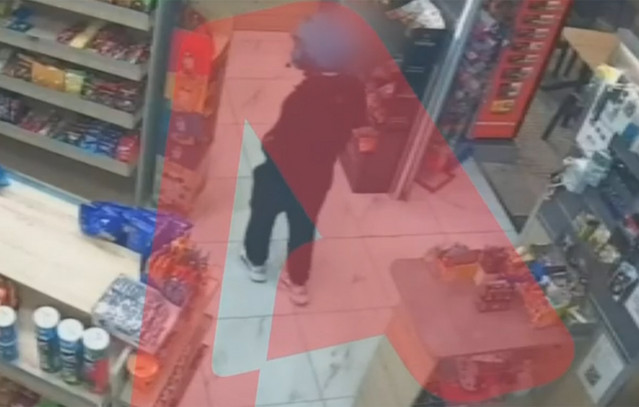 Στιγμές τρόμου στο Αιγάλεω: Βίντεο ντοκουμέντο από τη στιγμή ληστείας σε κατάστημα | Κοινωνία στο PlusTV.gr
