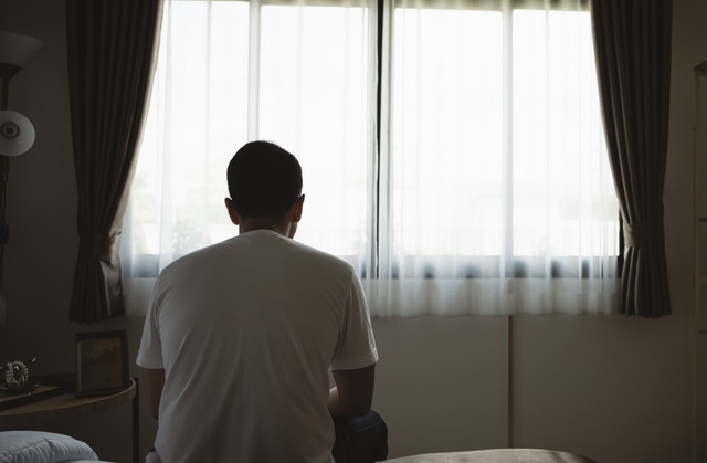 Πώς επηρεάζει η μοναξιά τον εγκέφαλο – Οι 4 επιπτώσεις που έχουν εντοπίσει οι επιστήμονες | Υγεία στο PlusTV.gr
