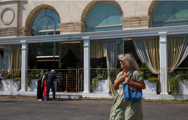 Moscow Restaurant Bombing Kills 5, Sparks Anger at Elite