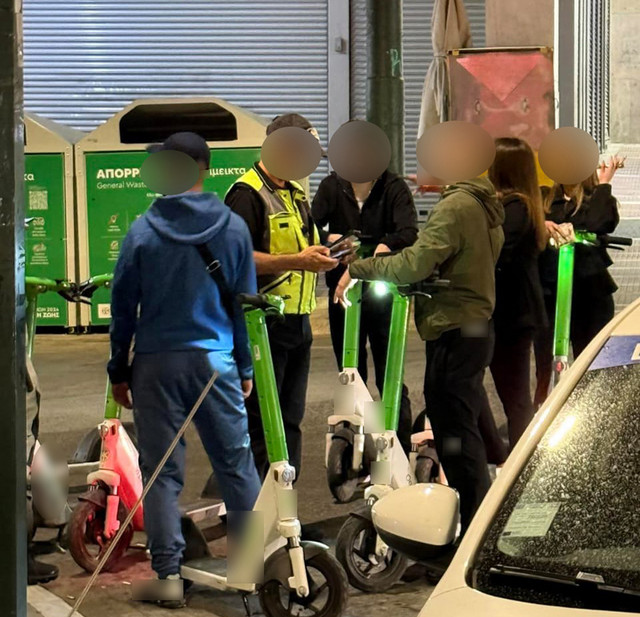 Μπαράζ ελέγχων της Τροχαίας για ηλεκτρικά πατίνια με 115 παραβάσεις και σύλληψη μεθυσμένου οδηγού στην Αττική