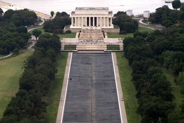 Trump Disputes DOJ Finding on Lincoln Memorial Pool Damage