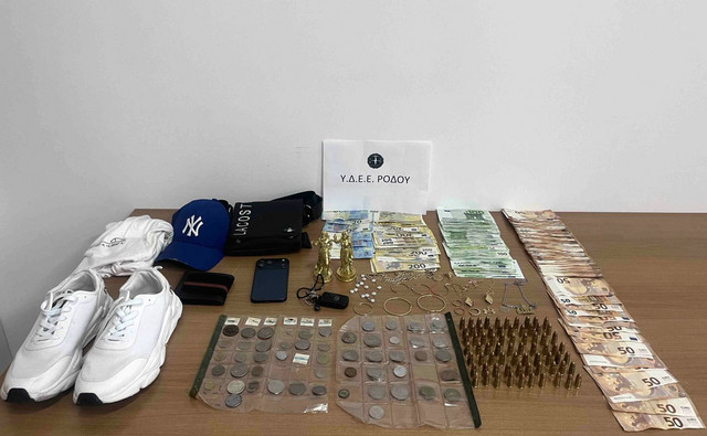 Έπεισαν 47χρονη να βγάλει έξω τα τιμαλφή της επειδή κινδύνευε – Δύο συλλήψεις για υπόθεση εξαπάτησης στη Ρόδο