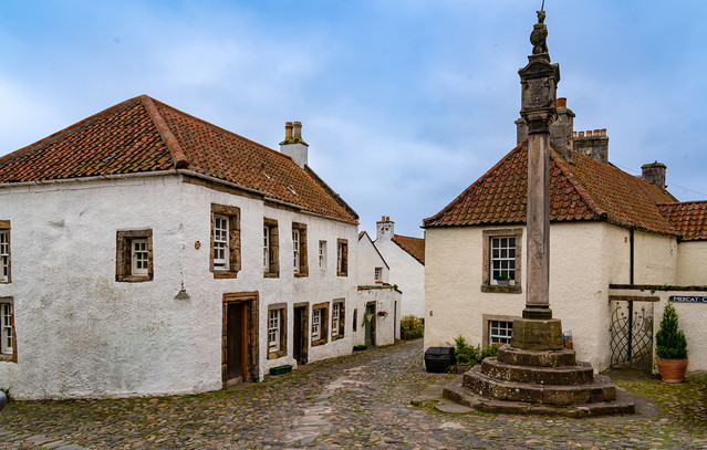 Culross: Το άγνωστο στο ευρύ κοινό χωριό της Σκωτίας που λάτρεψαν οι fans του «Outlander» | Ταξίδια στο PlusTV.gr