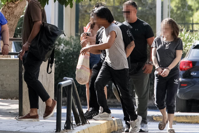Νεκρό βρέφος σε βαλίτσα στην Κυψέλη: Απολογούνται για τα ναρκωτικά οι τρεις κατηγορούμενοι – Κρίσιμες καταθέσεις και έρευνα για ανθρωποκτονία