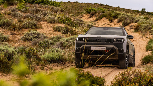 Jeep Compass: Νέες εκδόσεις με μεγαλύτερη αυτονομία | Auto/Moto στο PlusTV.gr