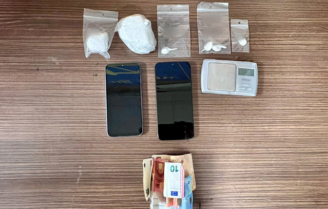 Γνωστοί στις αρχές συνελήφθησαν την ώρα συναλλαγής κοκαΐνης στο Ίλιον – Βρέθηκαν πάνω από 100 γραμμάρια