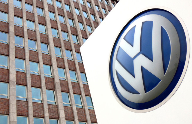 Σε βαθιά κρίση η Volkswagen: Σχέδιο-σοκ για 100.000 περικοπές θέσεων εργασίας έως το 2030 | Οικονομία στο PlusTV.gr