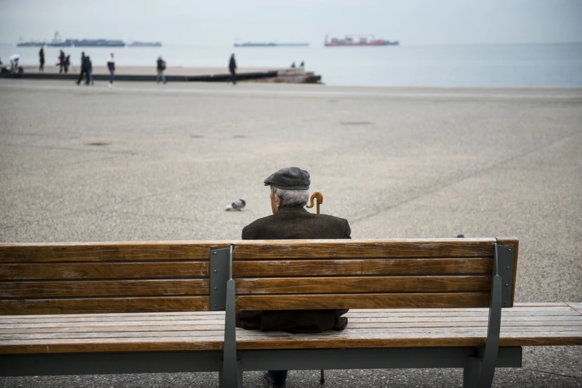 https://www.newsbeast.gr/image/s830x/webp/file/files/1/2021/10/elderly-man.jpg