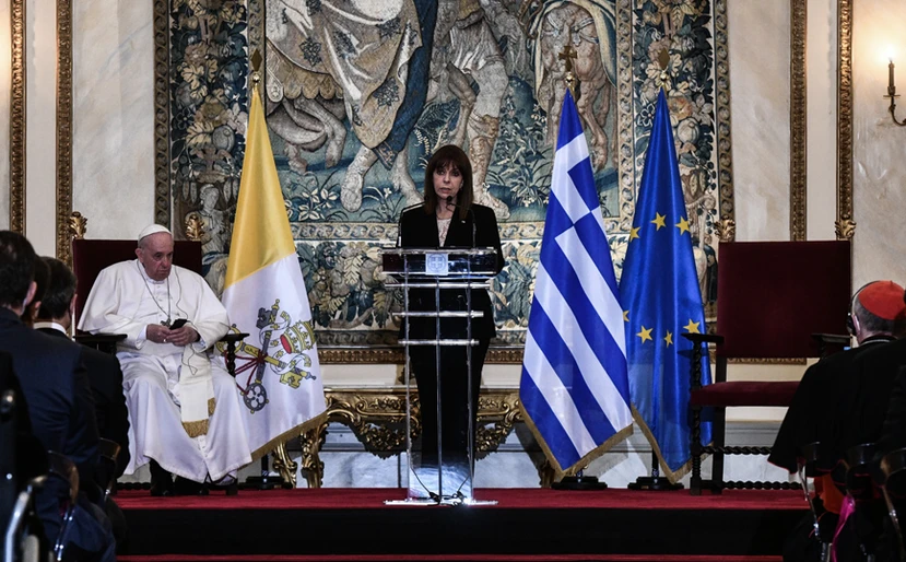 https://www.newsbeast.gr/image/s830x/webp/file/files/1/2021/12/papas_5.jpg