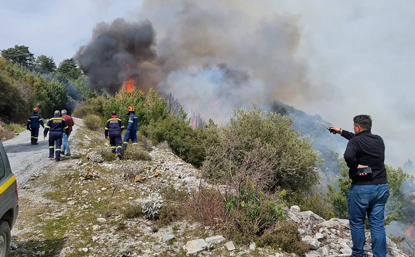 https://www.newsbeast.gr/image/s830x/webp/file/files/1/2022/03/Moni_vronta_samos1.jpg