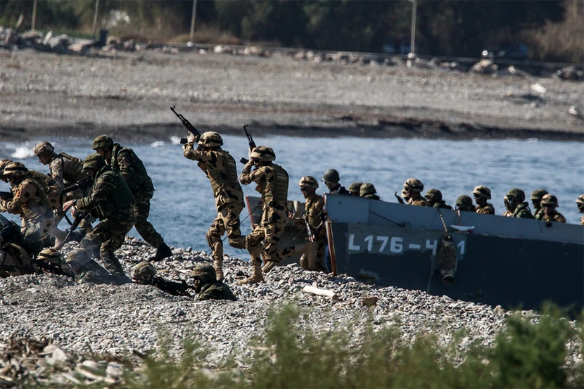 https://www.newsbeast.gr/image/s830x/webp/file/files/1/2022/03/weekend_polemos4.jpg