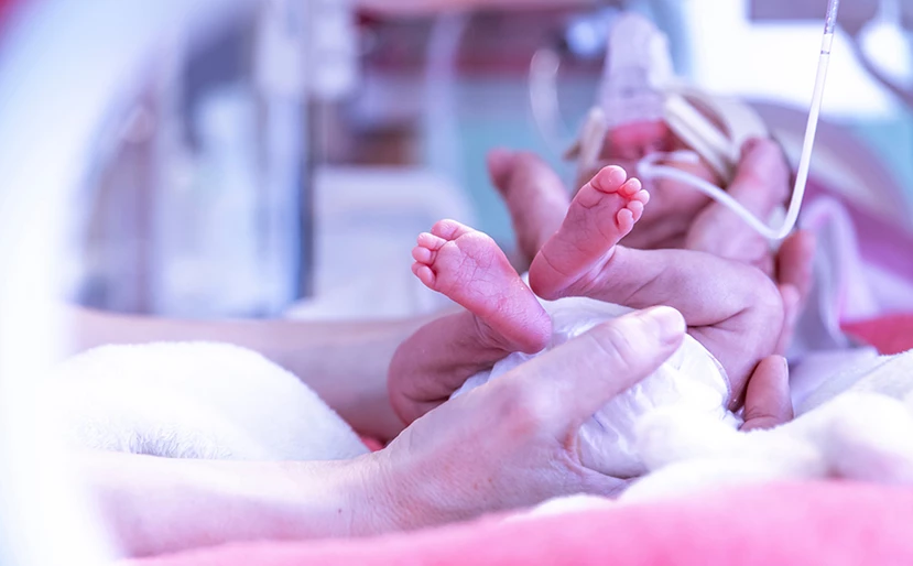 Μέθοδος "Καγκουρό": Πώς η επαφή δέρμα με δέρμα βελτιώνει τις πιθανότητες επιβίωσης των πρόωρων μωρών