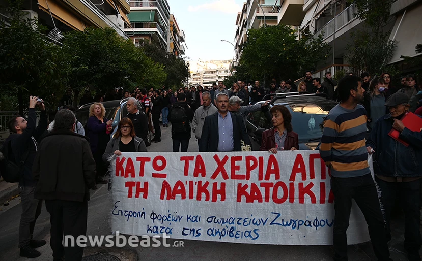 Συγκέντρωση αλληλεγγύης έξω από το σπίτι της δημοσιογράφου Ιωάννας Κολοβού  - iRafina