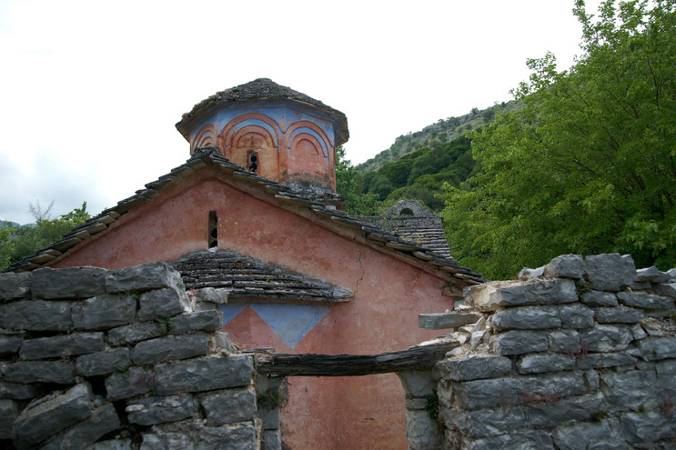 Εκκλησίες και μοναστήρια της Φθιώτιδας στο στόχαστρο απατεώνα
