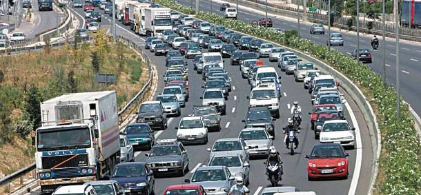 Ακινητοποιημένα για χιλιόμετρα τα αυτοκίνητα στην Αθηνών-Κορίνθου